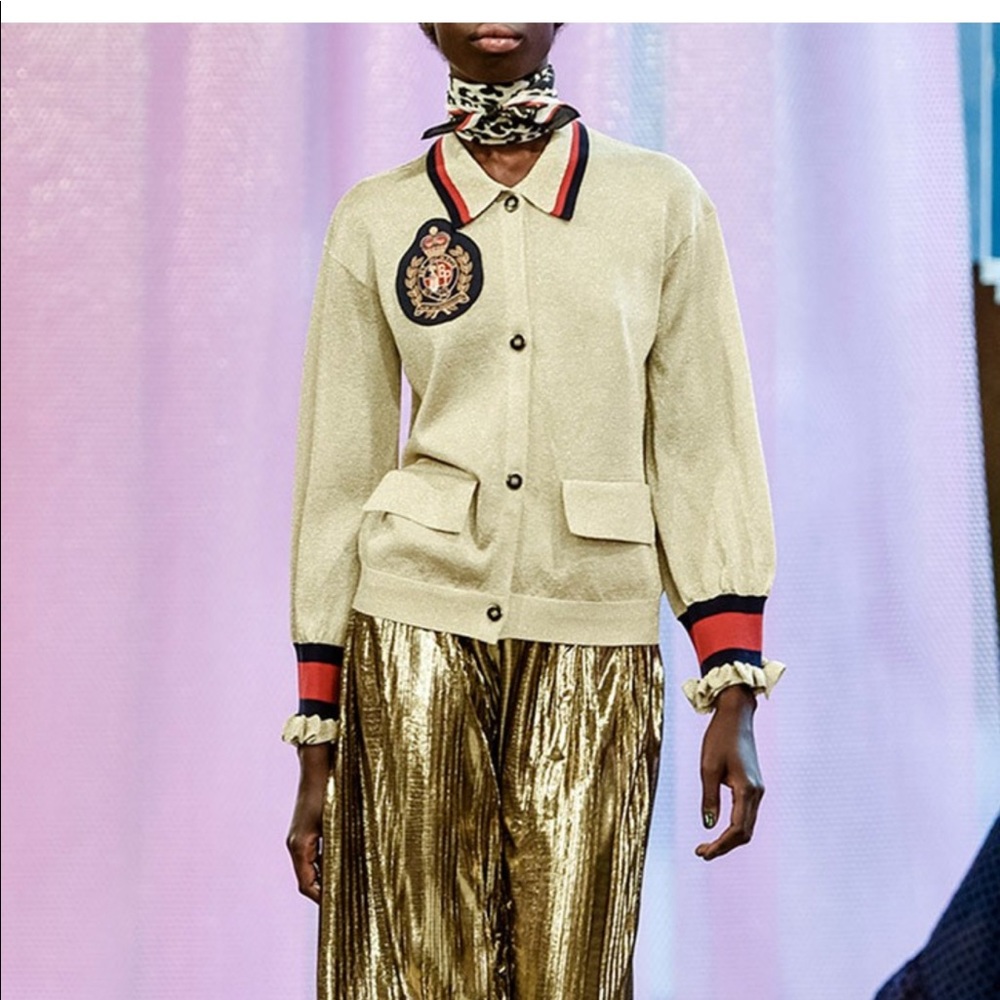 Baum und Pferdgarten
Christie Gold Lurex Cardigan
